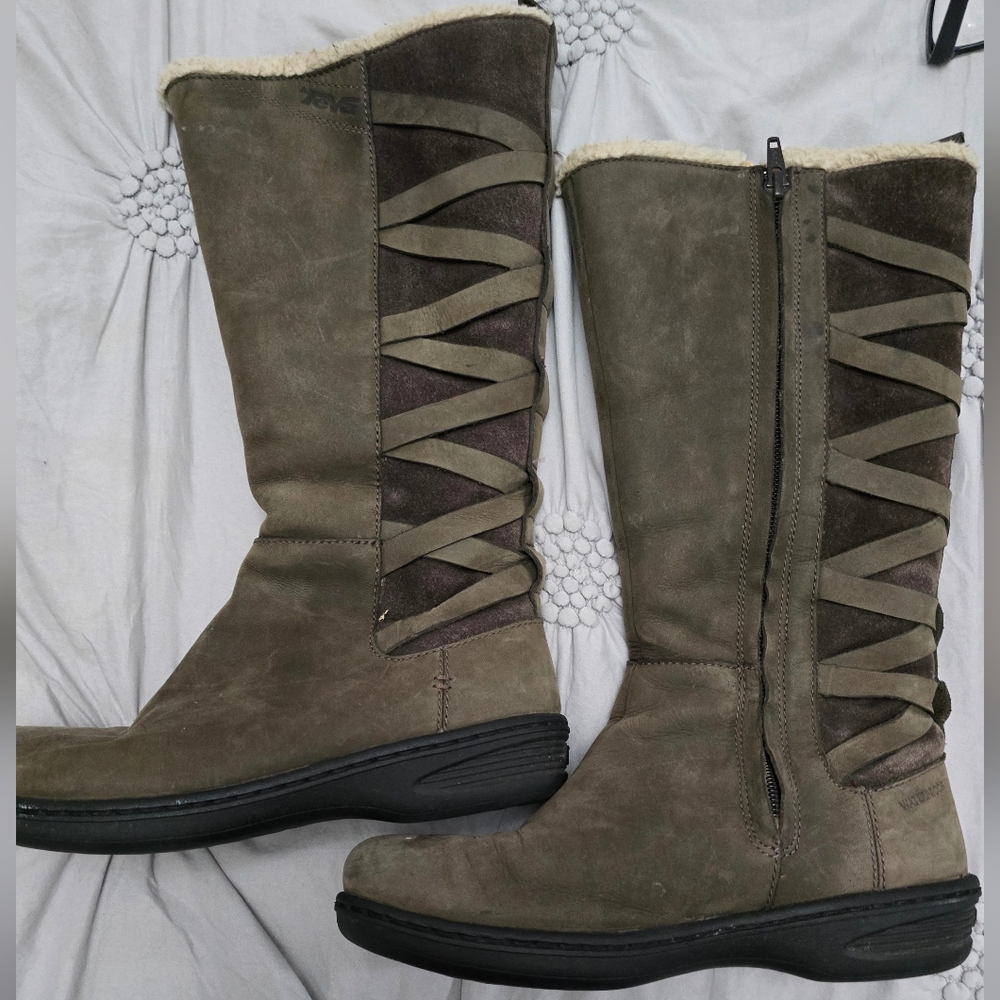 Teva waterproof winter boots - Picture 1 of 6